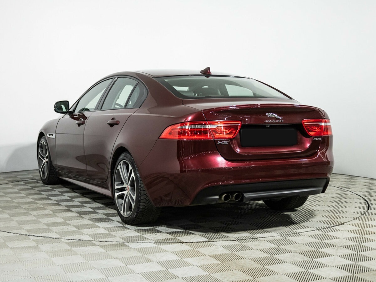 Jaguar XE