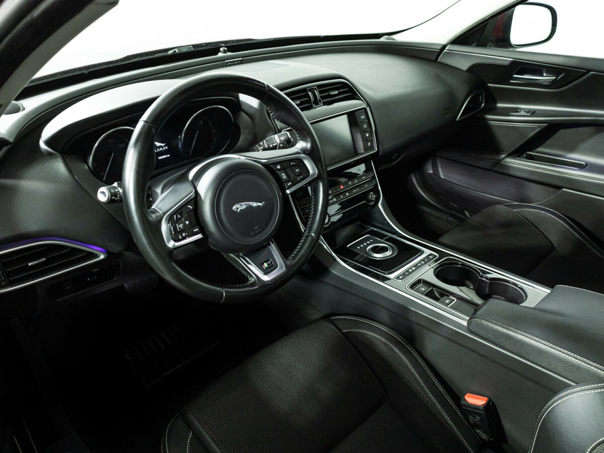 Jaguar XE