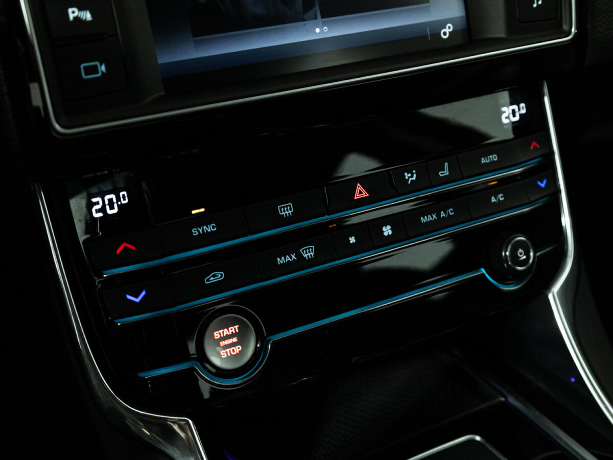 Jaguar XE 2015