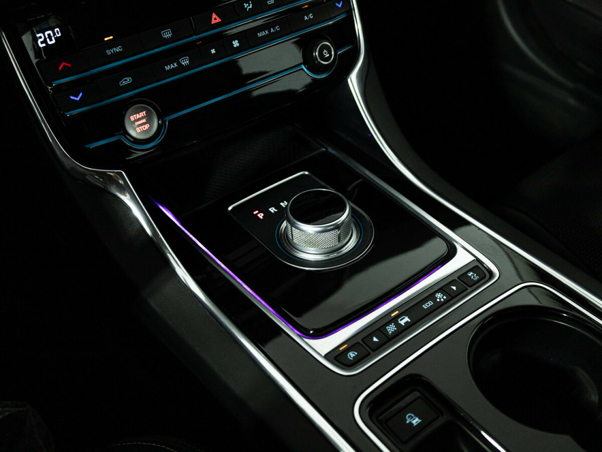 Jaguar XE 2015