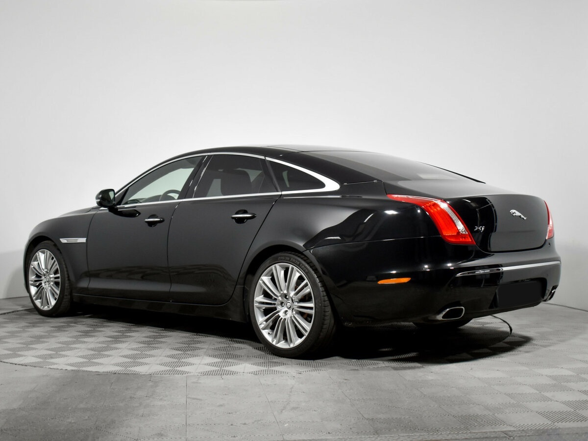 Jaguar XJ