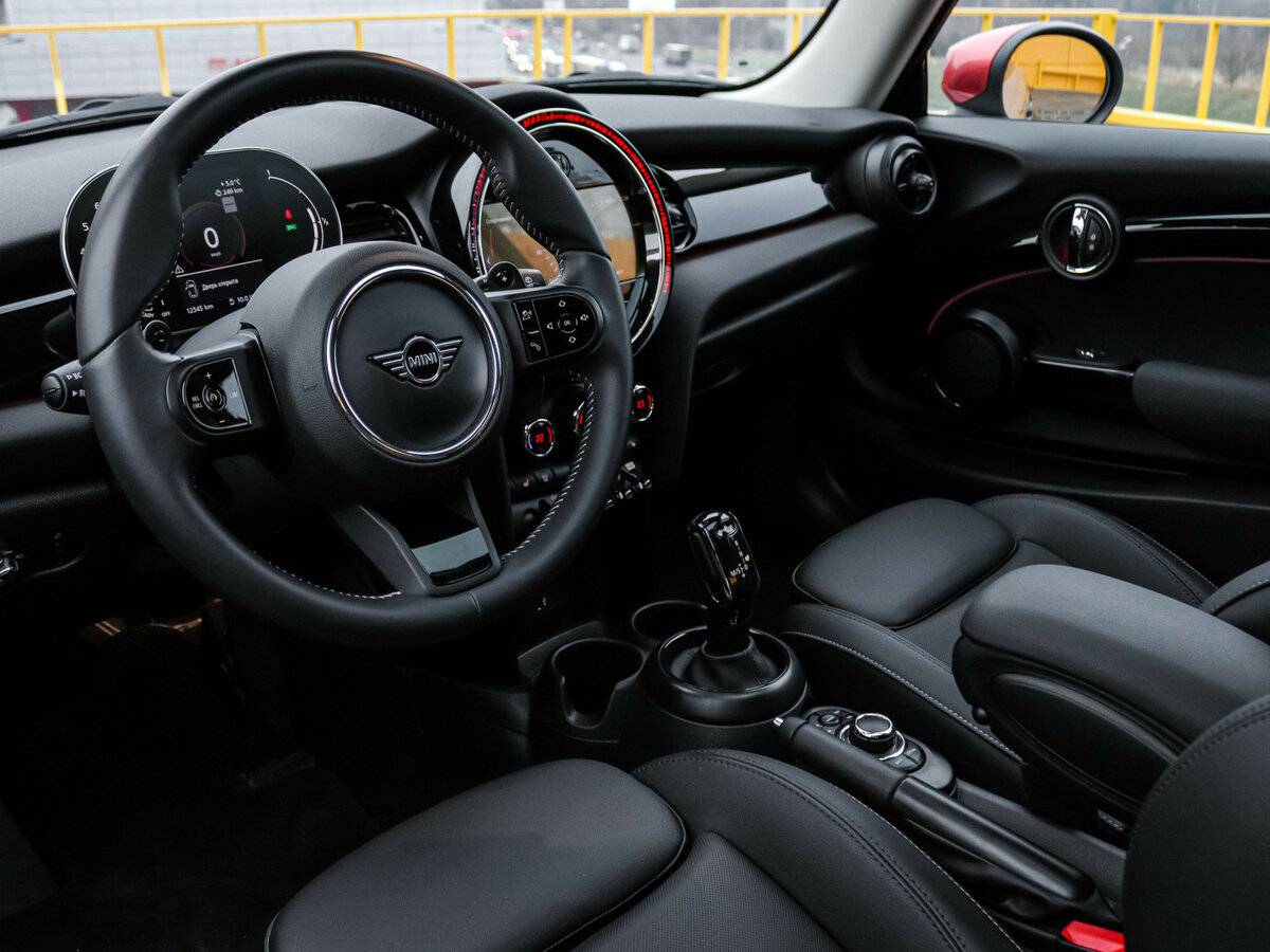 Mini Hatch 2024