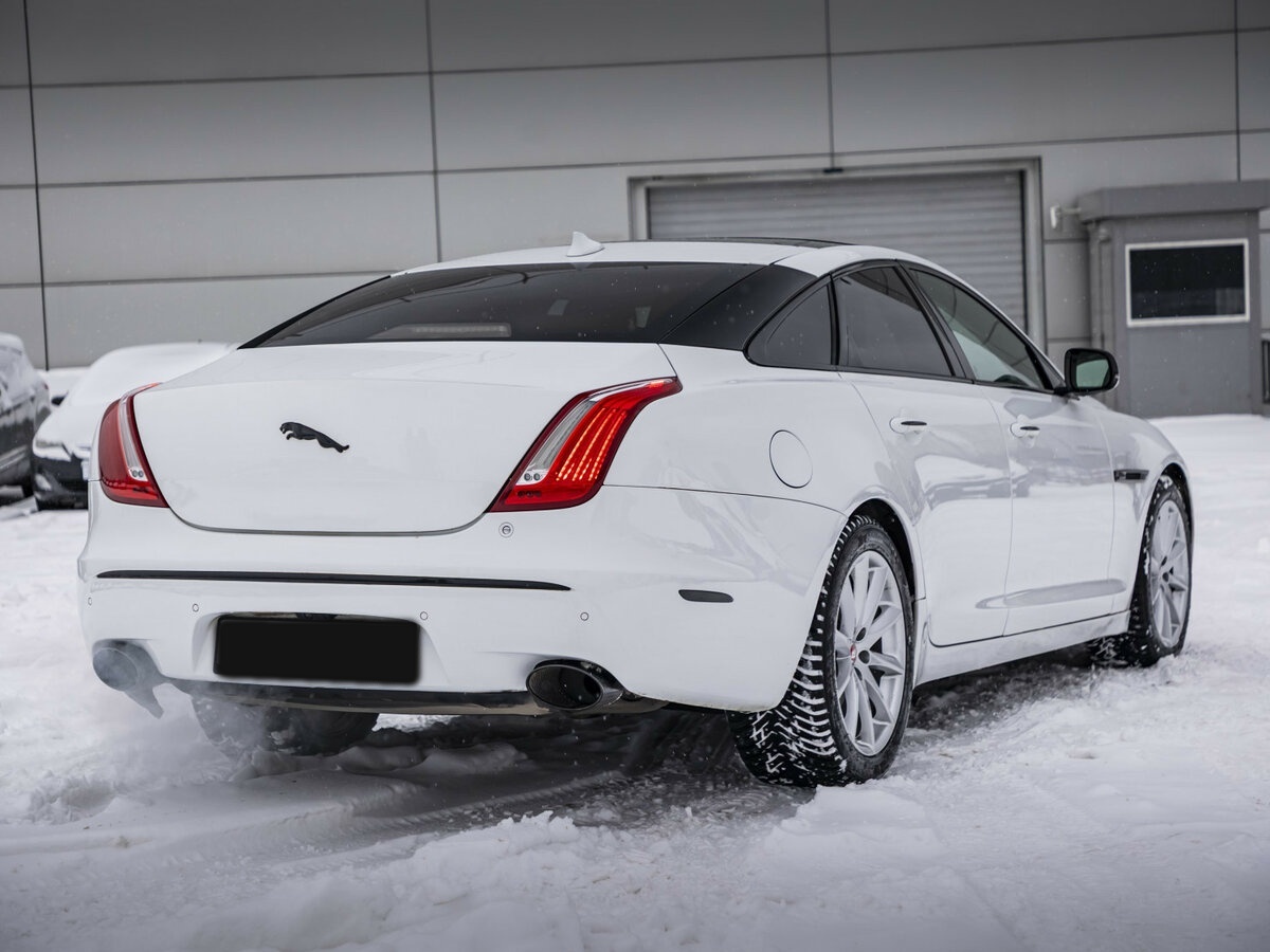 Jaguar XJ