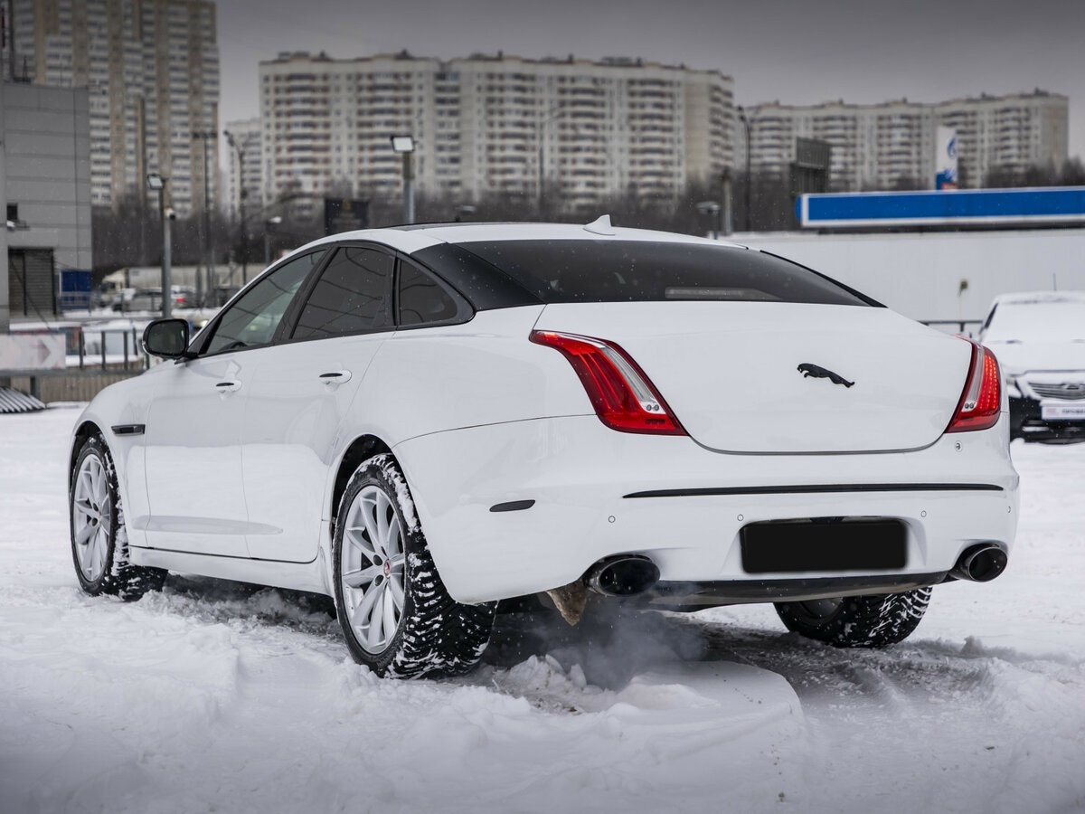 Jaguar XJ