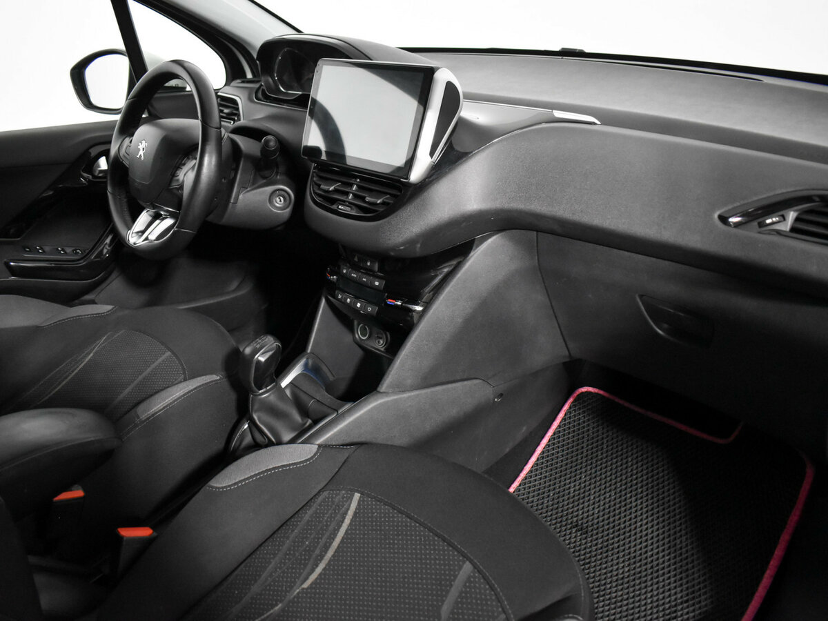 Peugeot 208 2013