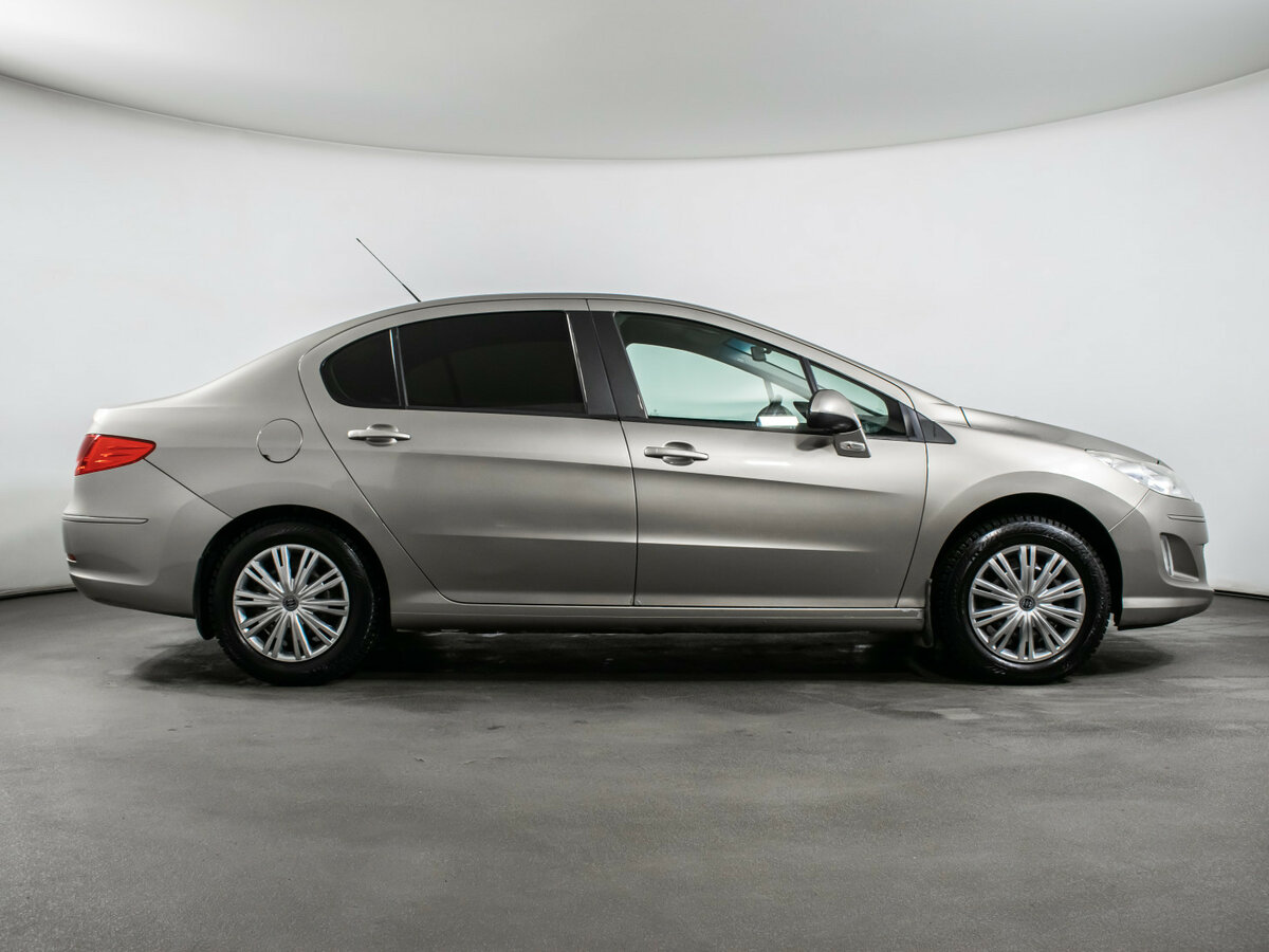 Peugeot 408
