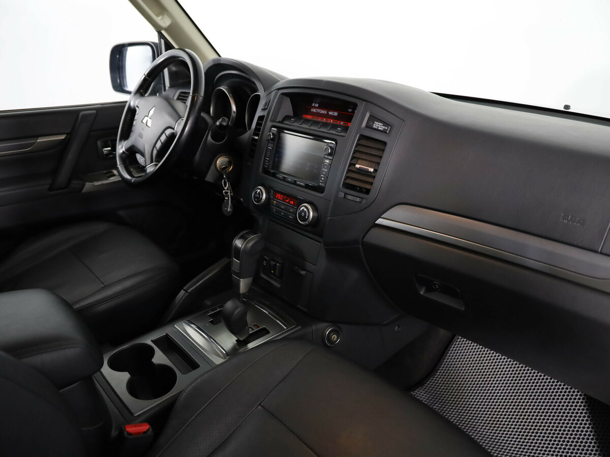 Mitsubishi Pajero 2013
