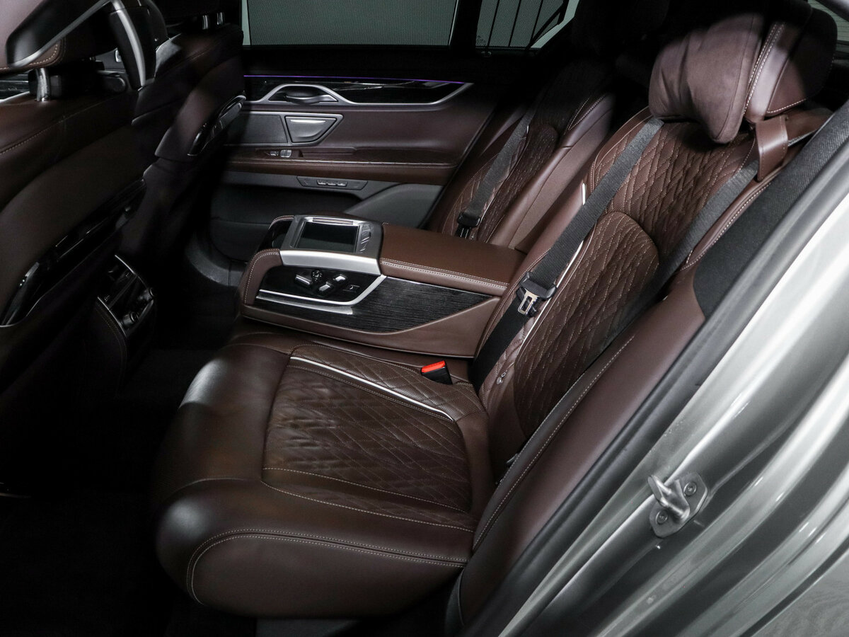 BMW 7 серии 2020