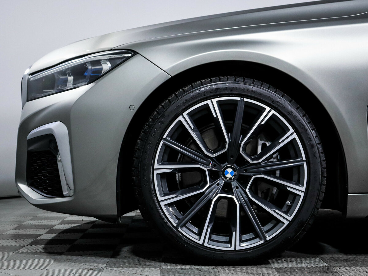 BMW 7 серии 2020